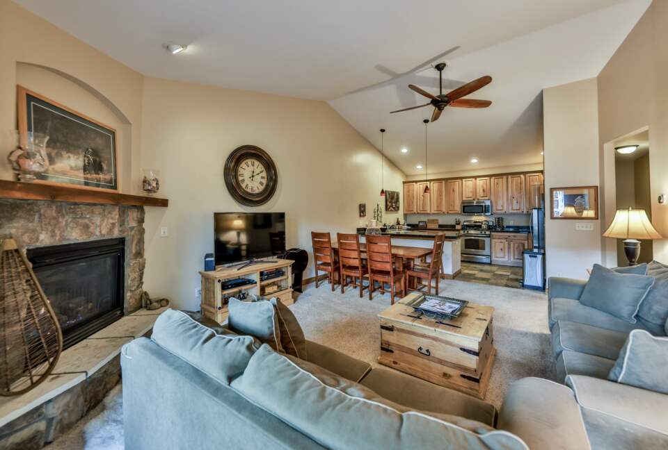 Upscale Winter Park Getaway | Shuttle to Ski, Walk to Restaurants! - Winter Park, Colorado