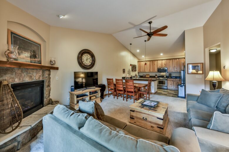 Upscale Winter Park Getaway | Shuttle to Ski, Walk to Restaurants! - Winter Park, Colorado
