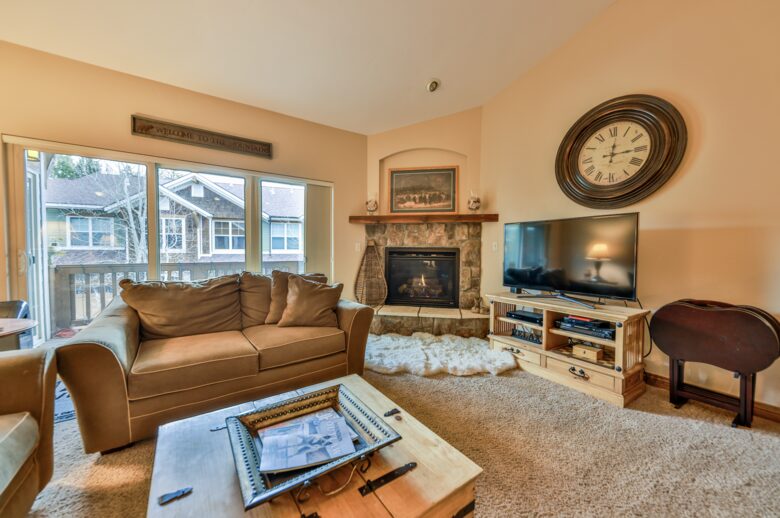 Upscale Winter Park Getaway | Shuttle to Ski, Walk to Restaurants! - Winter Park, Colorado