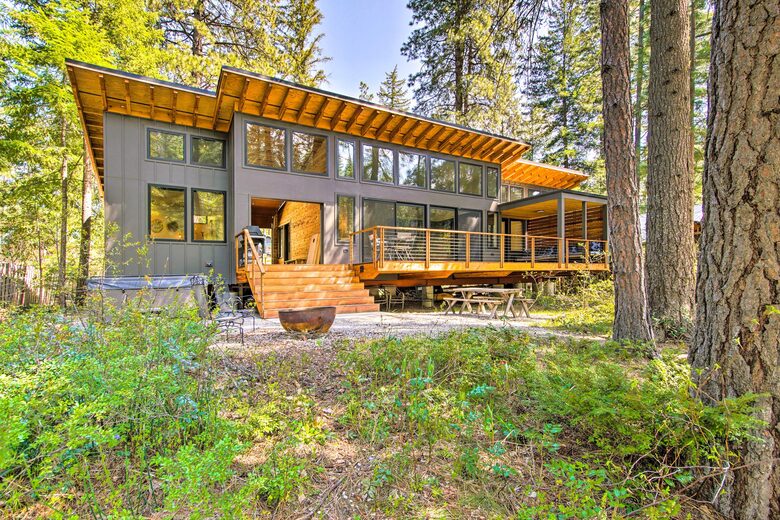 Pacific Northwest River Cabin - Leavenworth, Washington