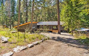 Pacific Northwest River Cabin - Leavenworth, Washington
