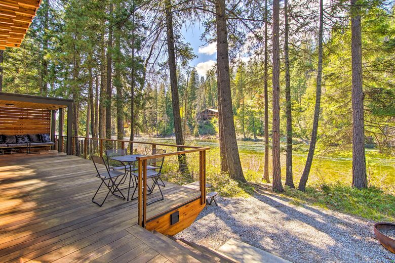 Pacific Northwest River Cabin - Leavenworth, Washington