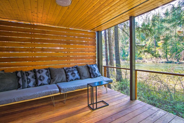Pacific Northwest River Cabin - Leavenworth, Washington