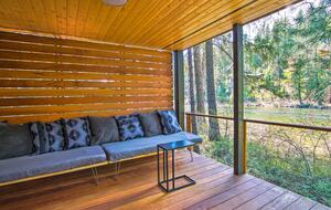 Pacific Northwest River Cabin - Leavenworth, Washington