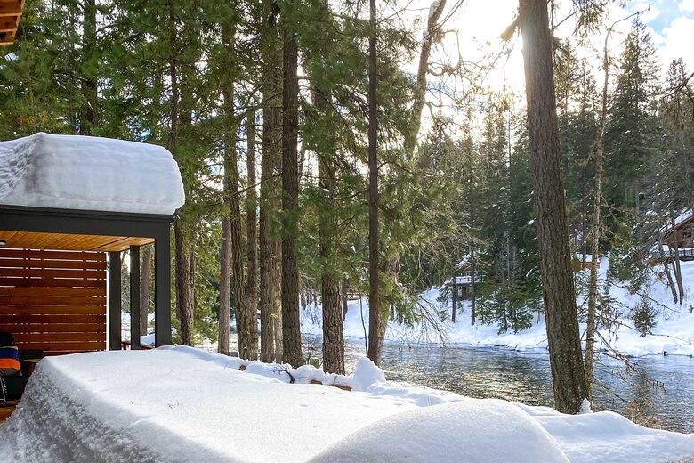Pacific Northwest River Cabin - Leavenworth, Washington
