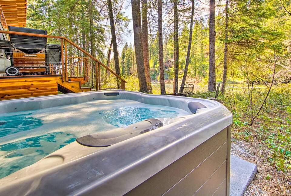 Pacific Northwest River Cabin - Leavenworth, Washington