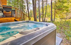 Pacific Northwest River Cabin - Leavenworth, Washington