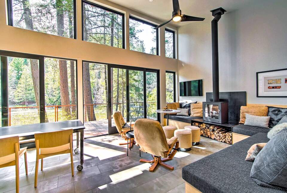 Pacific Northwest River Cabin - Leavenworth, Washington