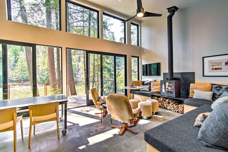 Pacific Northwest River Cabin - Leavenworth, Washington