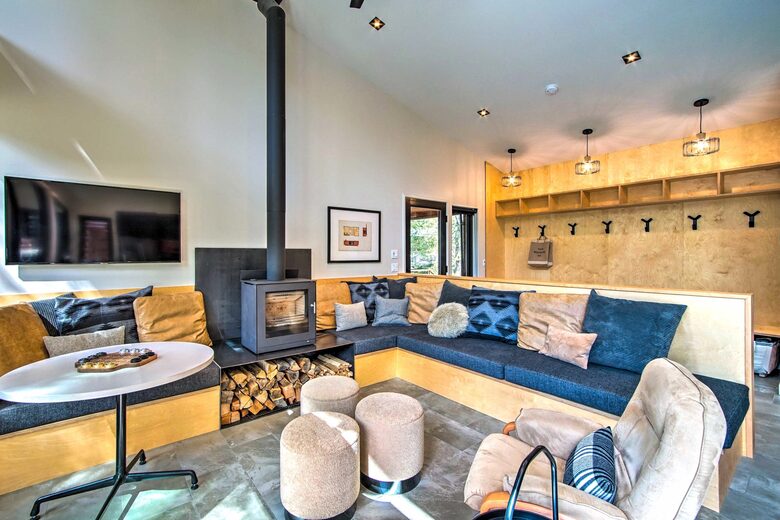 Pacific Northwest River Cabin - Leavenworth, Washington