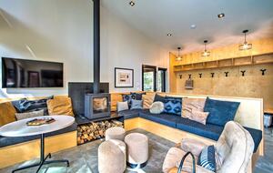 Pacific Northwest River Cabin - Leavenworth, Washington