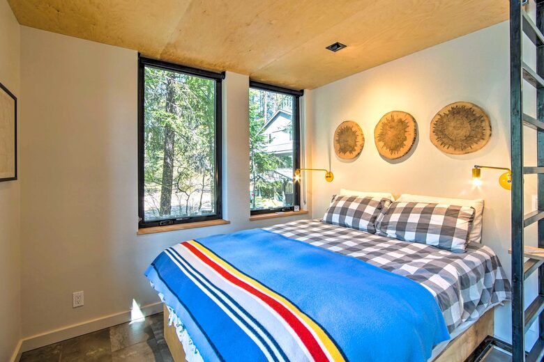 Pacific Northwest River Cabin - Leavenworth, Washington
