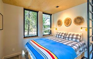 Pacific Northwest River Cabin - Leavenworth, Washington