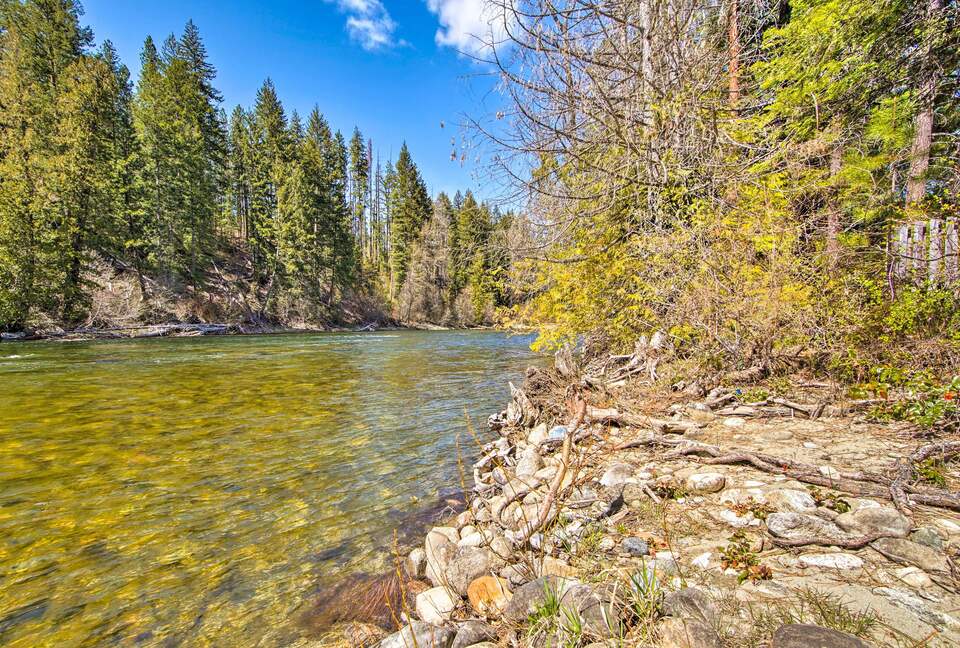 Pacific Northwest River Cabin - Leavenworth, Washington