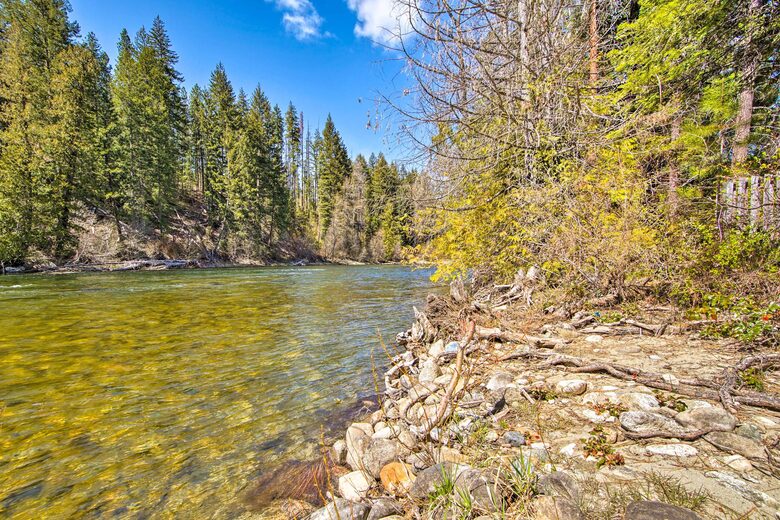 Pacific Northwest River Cabin - Leavenworth, Washington