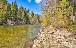 Pacific Northwest River Cabin - Leavenworth, Washington