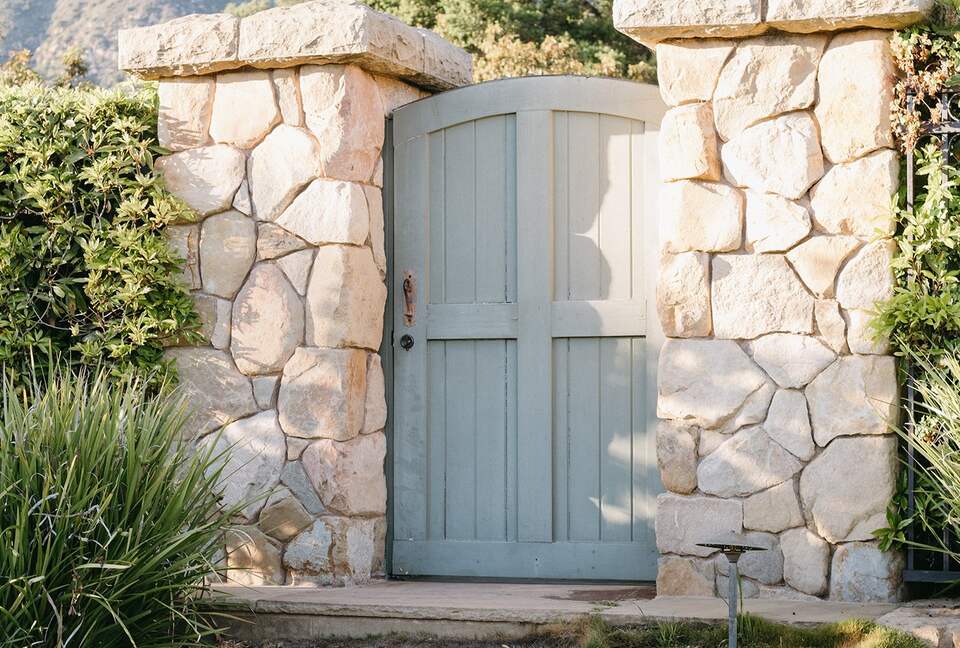 Four Feathers Farmhouse Villa - Montecito, California