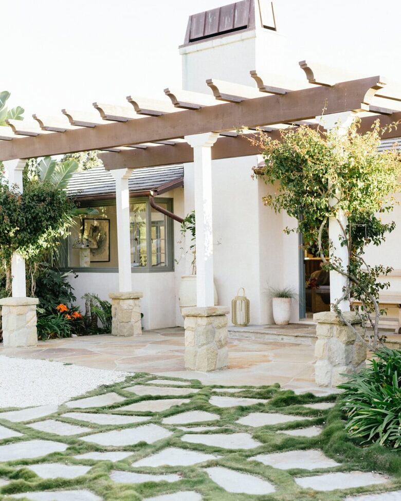 Four Feathers Farmhouse Villa - Montecito, California