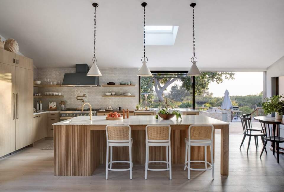 Four Feathers Farmhouse Villa - Montecito, California
