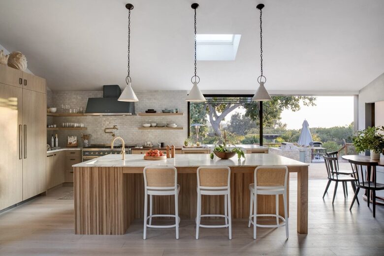 Four Feathers Farmhouse Villa - Montecito, California