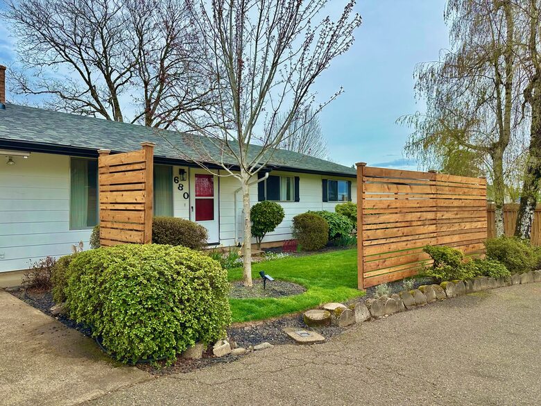 Charming Home Polk County - Dallas, Oregon