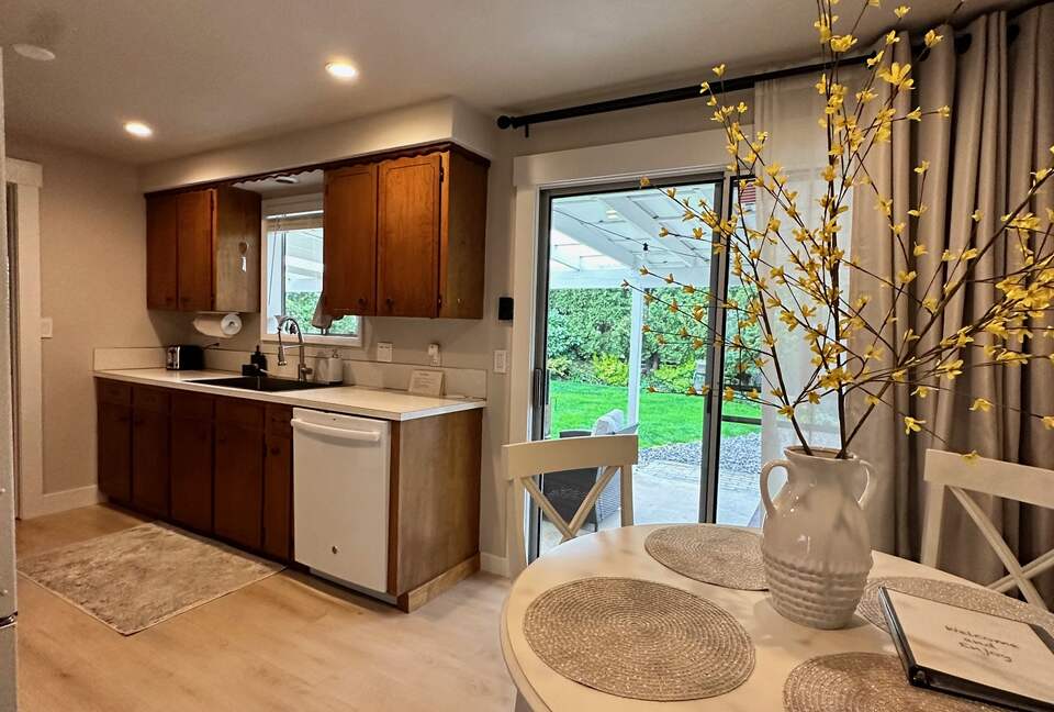 Charming Home Polk County - Dallas, Oregon