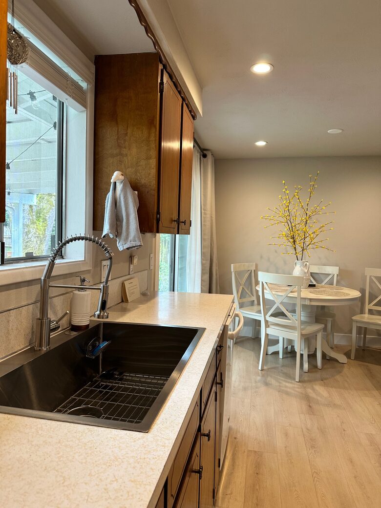 Charming Home Polk County - Dallas, Oregon