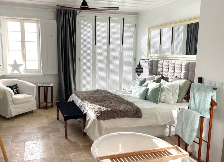 Amorzinho Do Vau | Historic Villa With Direct Beach Access - Portimao, Portugal