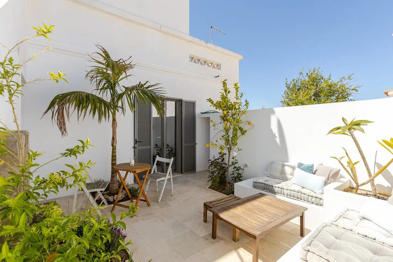 Amorzinho Do Vau | Historic Villa With Direct Beach Access - Portimao, Portugal