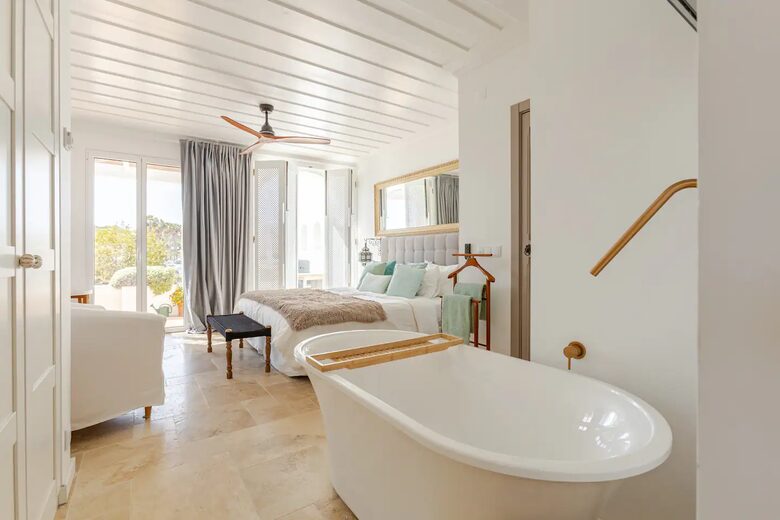 Amorzinho Do Vau | Historic Villa With Direct Beach Access - Portimao, Portugal