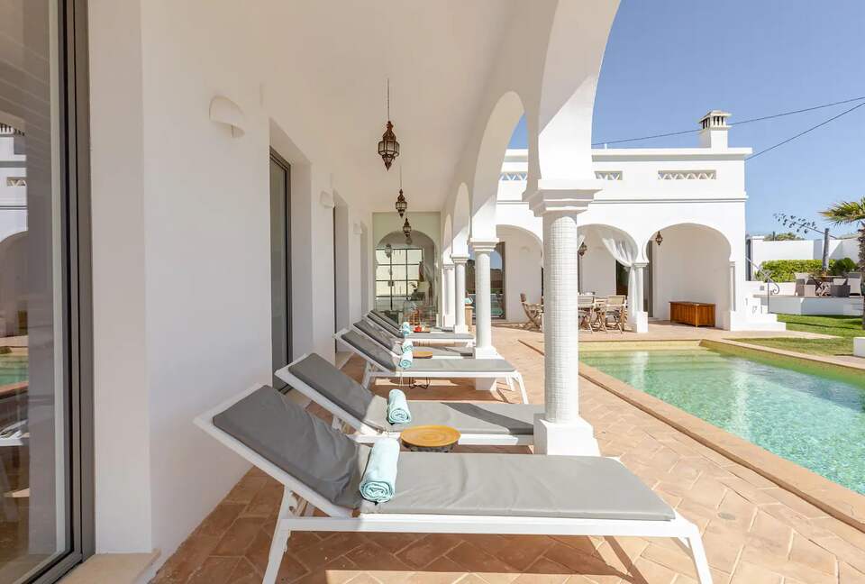 Amorzinho Do Vau | Historic Villa With Direct Beach Access - Portimao, Portugal