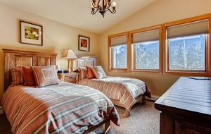 Frisco Mountain View Retreat | Close to 5 Ski Resorts - Frisco, Colorado