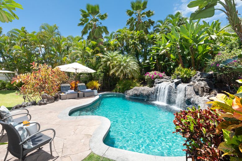 Hawaiian paradise with solar-heated pool