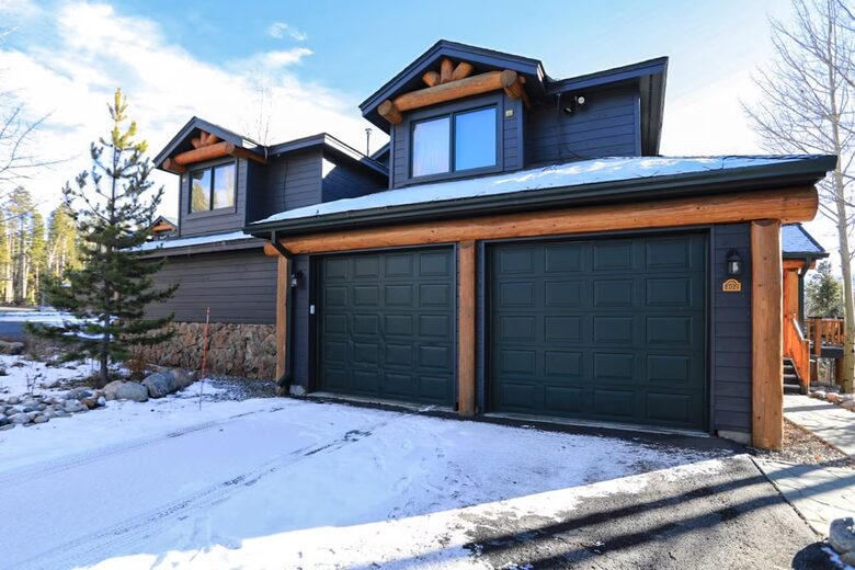 Spacious 2 car garage to store you ski's, golf clubs, etc