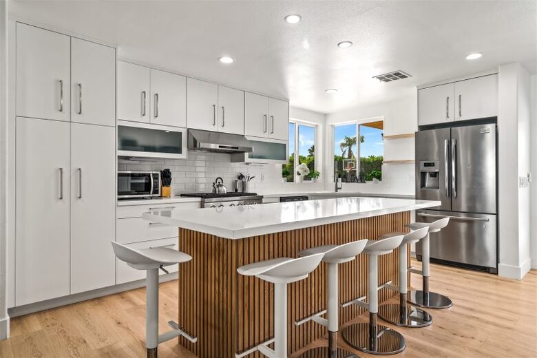 Entertainment Paradise with Putting Green & Tiki Bar - Palm Springs, California