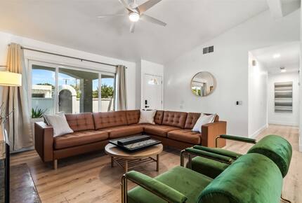 Entertainment Paradise with Putting Green & Tiki Bar - Palm Springs, California