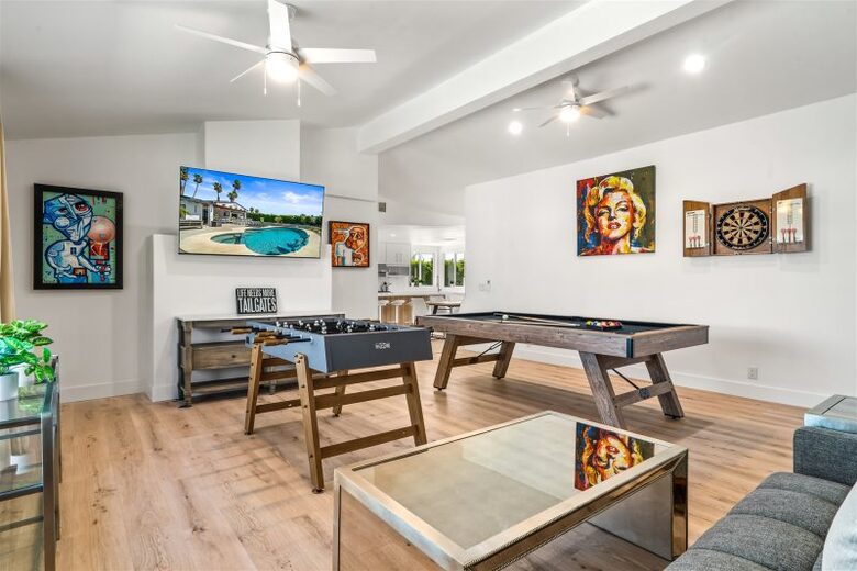 Entertainment Paradise with Putting Green & Tiki Bar - Palm Springs, California