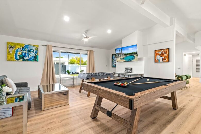 Entertainment Paradise with Putting Green & Tiki Bar - Palm Springs, California