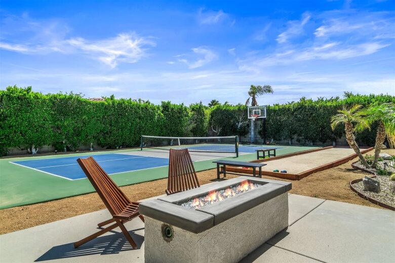 Entertainment Paradise with Putting Green & Tiki Bar - Palm Springs, California