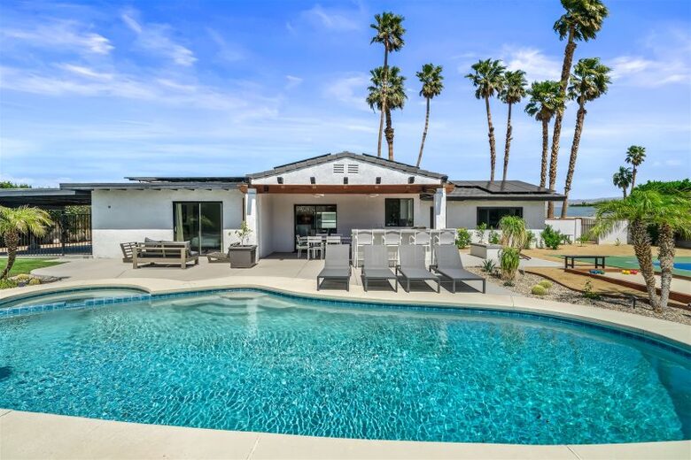 Entertainment Paradise with Putting Green & Tiki Bar - Palm Springs, California