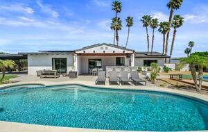 Entertainment Paradise with Putting Green & Tiki Bar - Palm Springs, California