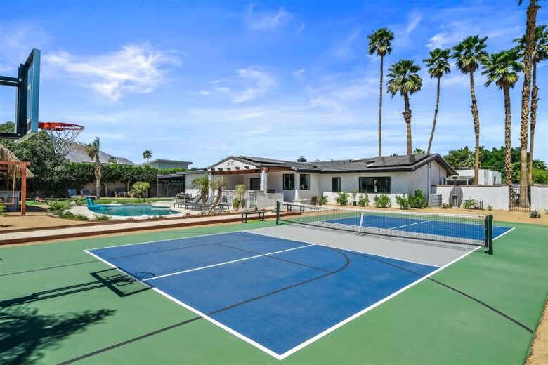 Entertainment Paradise with Putting Green & Tiki Bar - Palm Springs, California