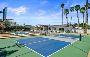 Entertainment Paradise with Putting Green & Tiki Bar - Palm Springs, California