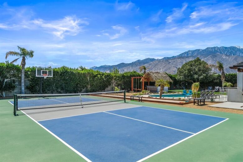 Entertainment Paradise with Putting Green & Tiki Bar - Palm Springs, California