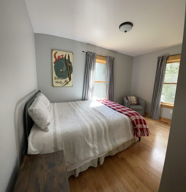 Queen guest room