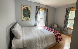 Queen guest room