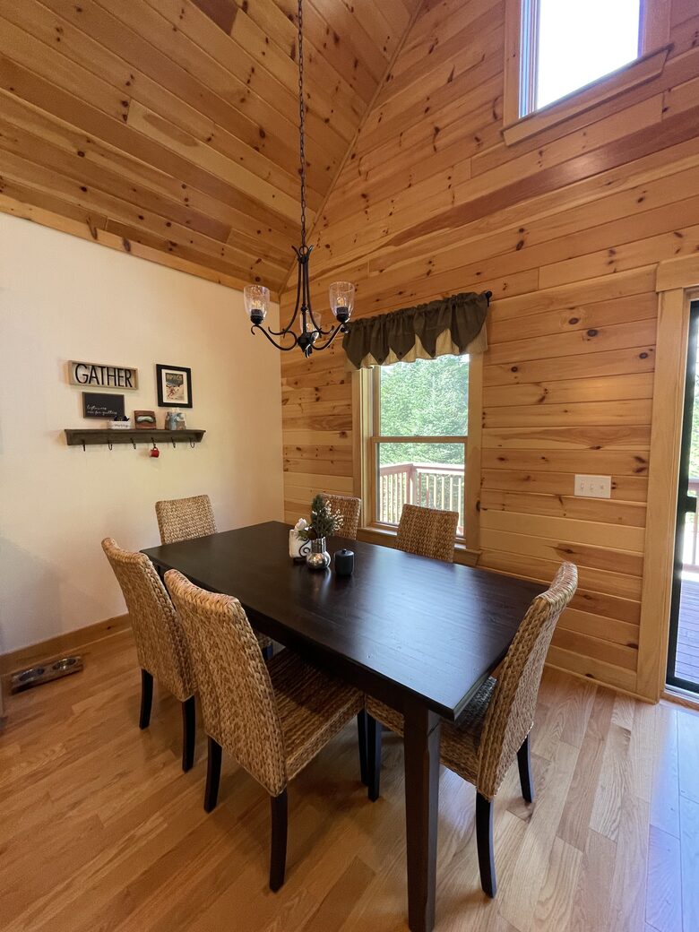Log Cabin in the Heart of the White Mountains - Carroll, New Hampshire