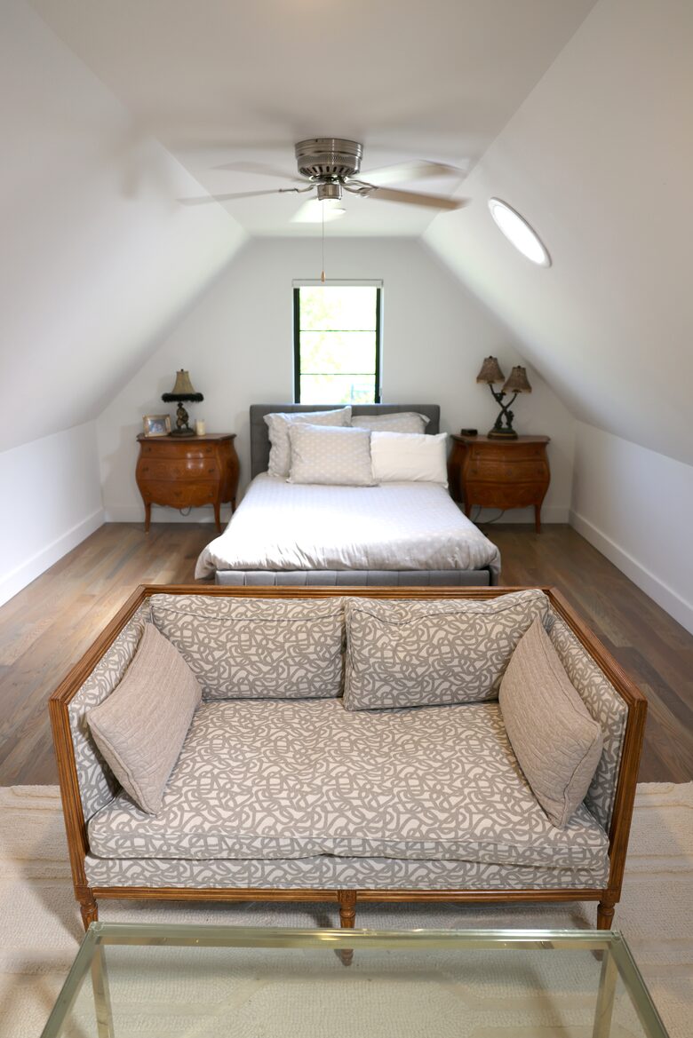 Upstairs Queen bed sitting room with TV and Ensuite Bath