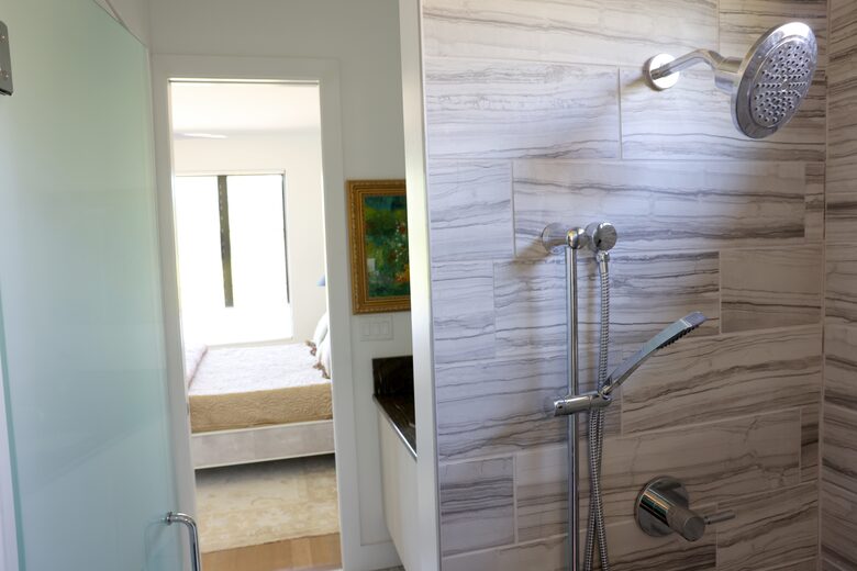 Ensuite Bath Downstairs Guest KING