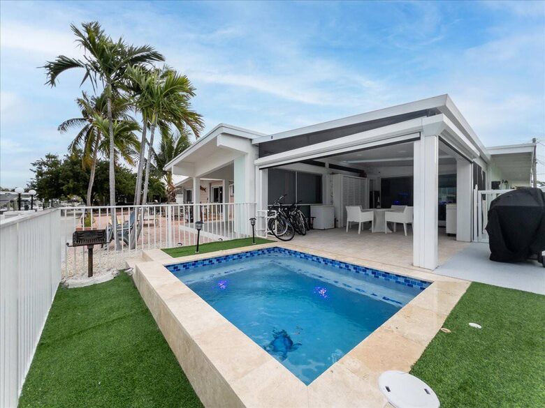 Dream Vacation Key Colony Beach with Private Pool - Marathon, Florida